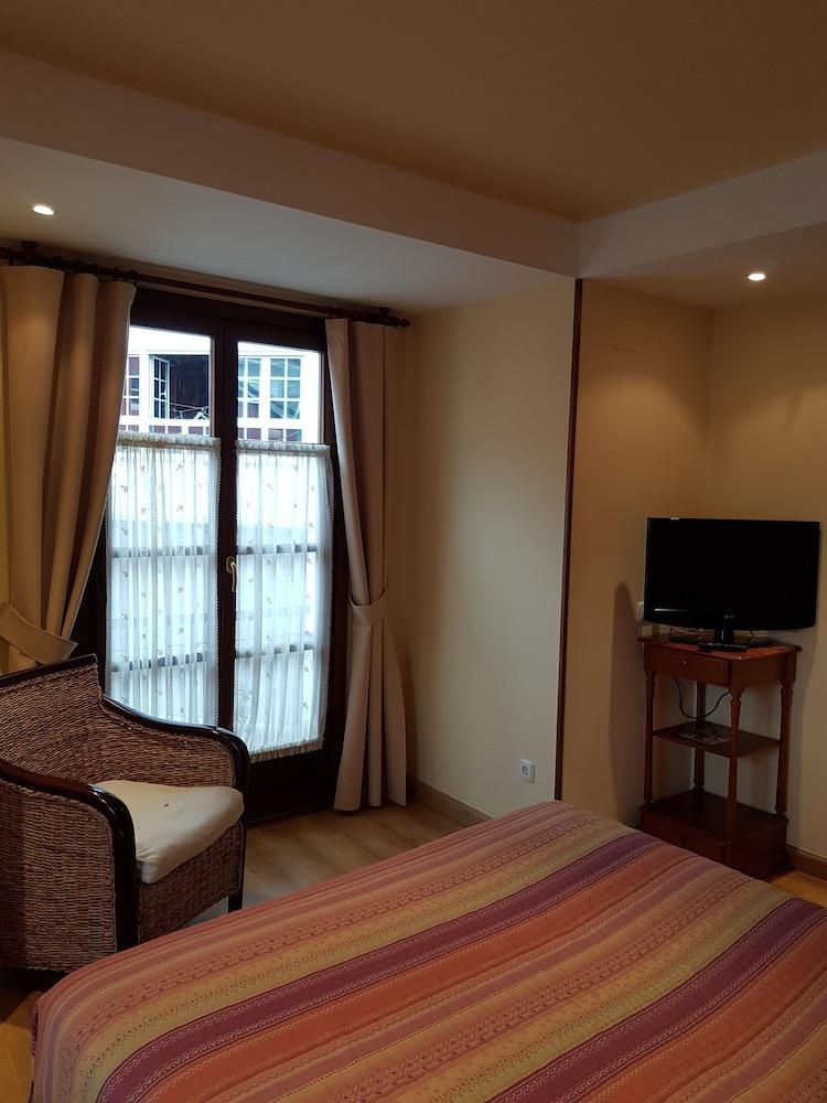 Hotel Rural La Plaza Caso Εξωτερικό φωτογραφία