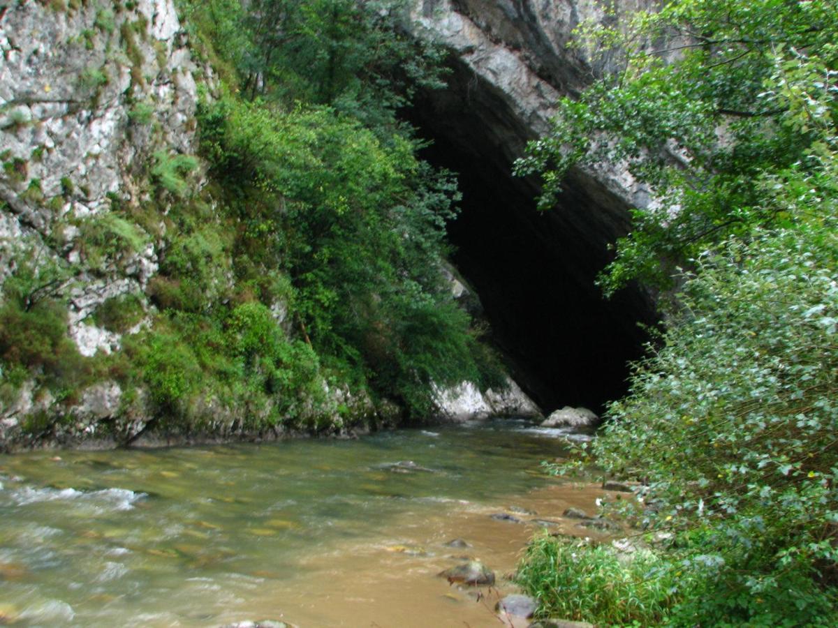 Hotel Rural La Plaza Caso Εξωτερικό φωτογραφία
