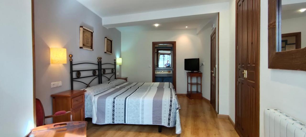 Hotel Rural La Plaza Caso Εξωτερικό φωτογραφία