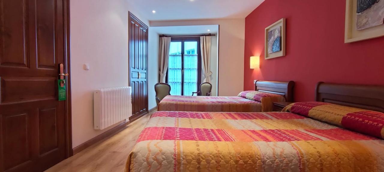 Hotel Rural La Plaza Caso Εξωτερικό φωτογραφία