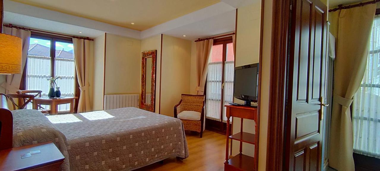 Hotel Rural La Plaza Caso Εξωτερικό φωτογραφία
