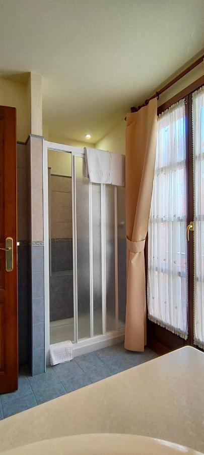 Hotel Rural La Plaza Caso Εξωτερικό φωτογραφία